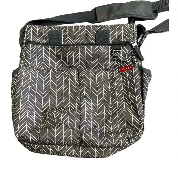 Skip Hop Diaper Bag Crossbody Gray Baby Infant Messenger Pockets - Picture 1 of 7